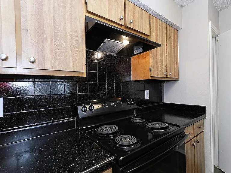 City Summit Apartments — Photo 79