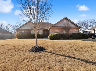 510 Grandview Dr, Farmington, AR 72753