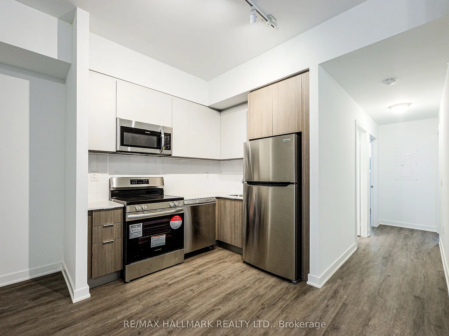 3 bed, $2,550 — Photo 2