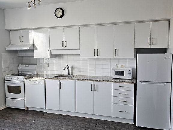 5th image of 30 Herons Hill Way #1804
