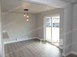 Fully Remodeled & Gorgeous 2-Bedroom Unit In Great Enumclaw 4-Plex!!, Enumclaw, WA 98022