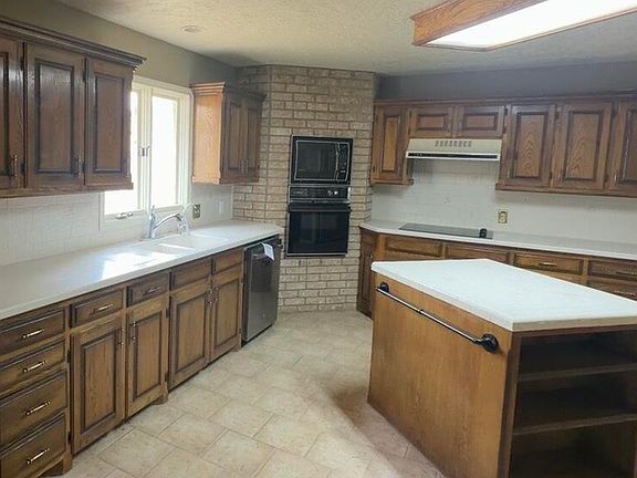 3rd image of 2220 Rice Dr