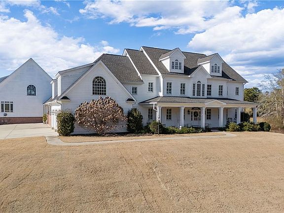 3rd image of 31 Duck Pond Rd