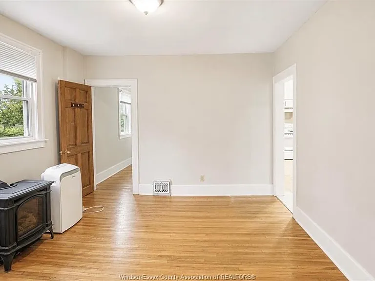 2177 Dougall Ave #UPPER — Photo 8