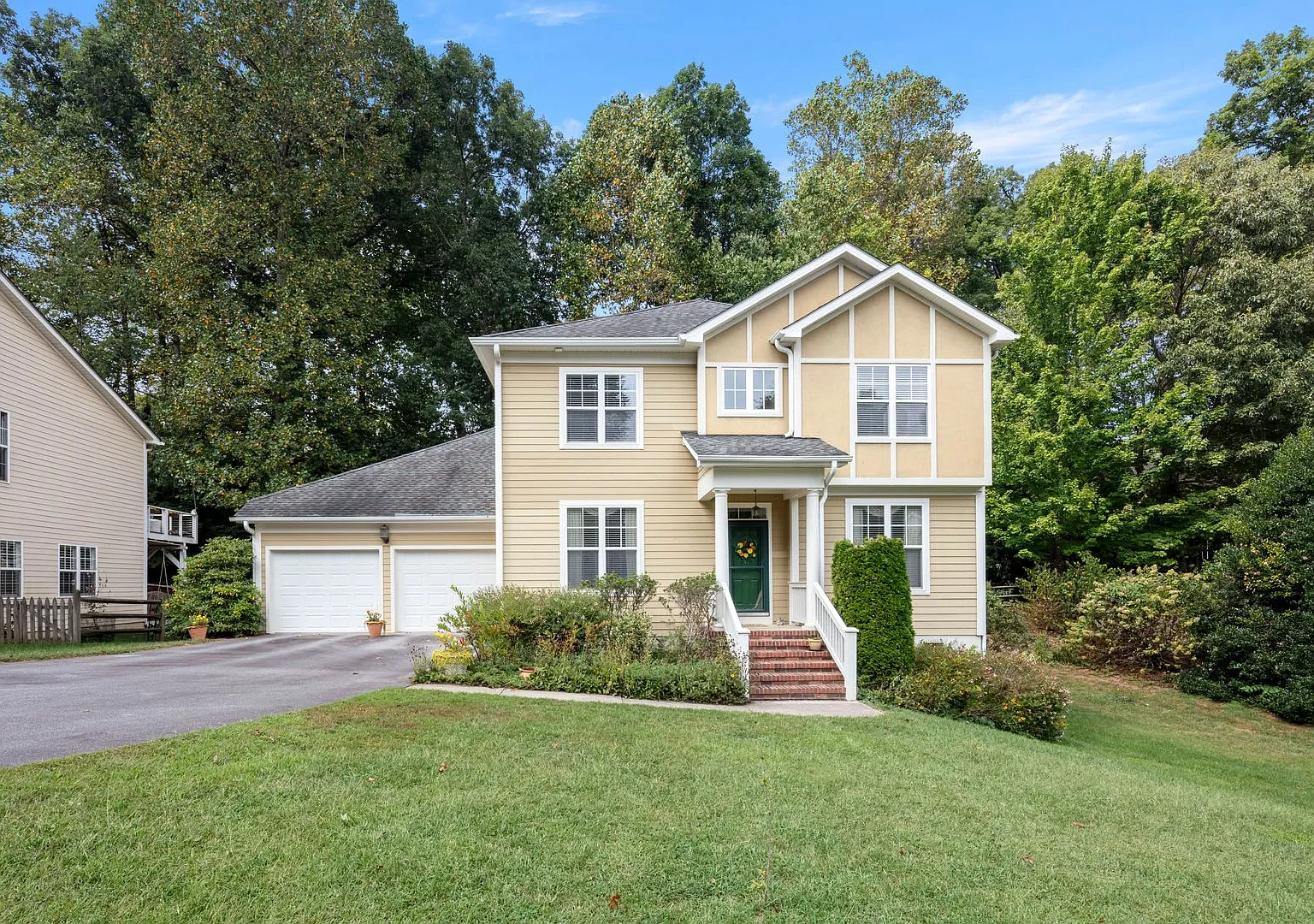 Fantastic Home in the Biltmore Lake Community — Photo 1