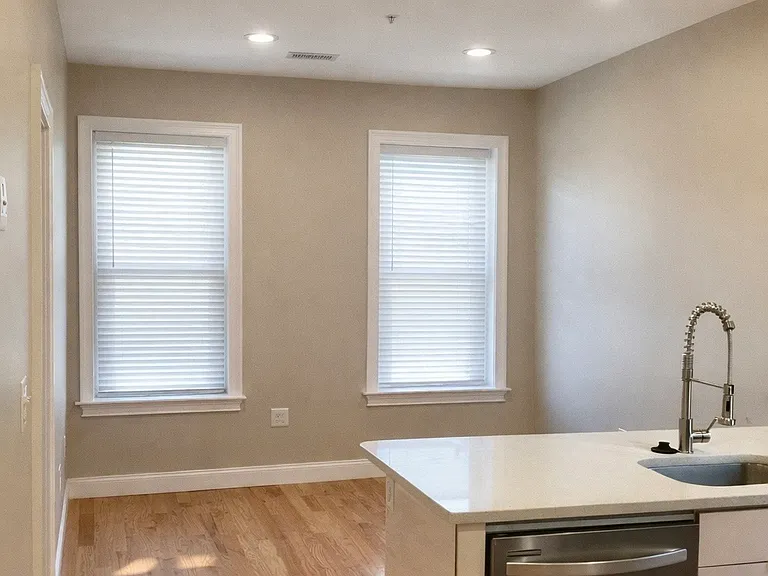 102 Chelsea St #4 — Photo 3