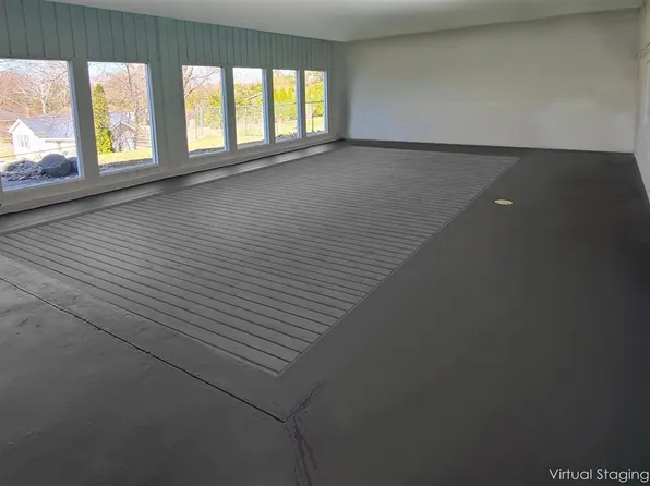 905 Sunset Ct, Petoskey, MI 49770