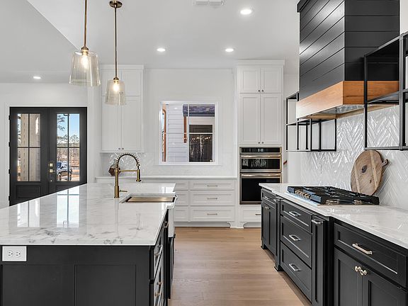 2nd image of 260 S Granite Ln