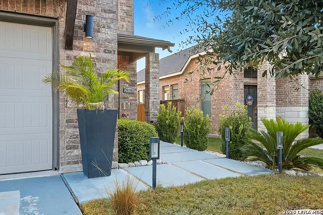 4 bed, 2.5 bath, 2119 sqft, $2,200 — Photo 2