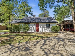 711 Roberts Cut Off Rd, River Oaks, TX 76114