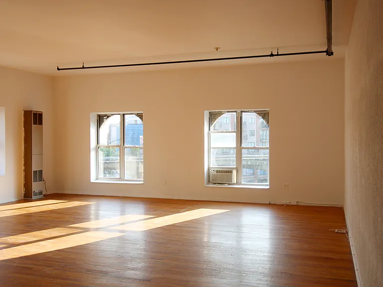 16 Manhattan Ave #4F — Photo 1
