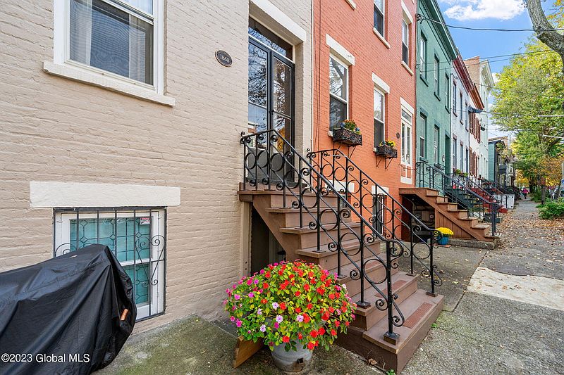 3rd image of 190 Jay Street