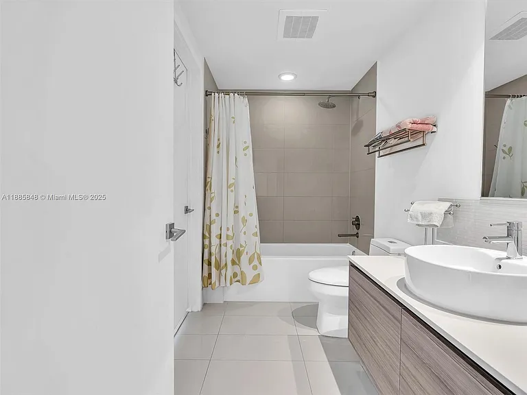 121 NE 34th St #3114 — Photo 17