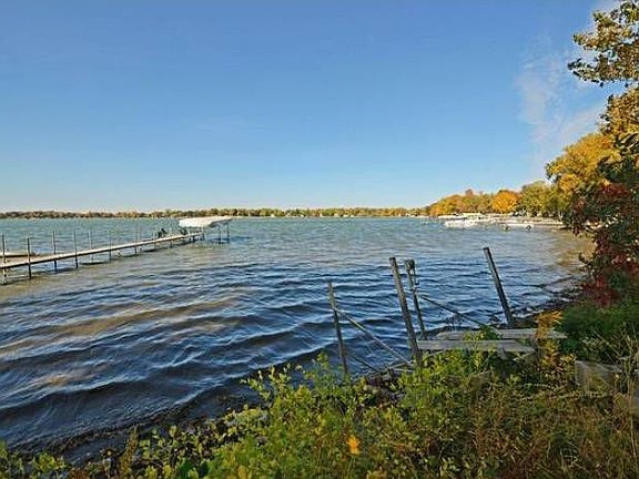 Lakeshore, Sandy Bottom