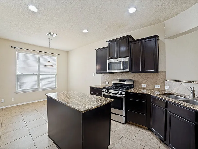 6818 Fort Bnd — Photo 10