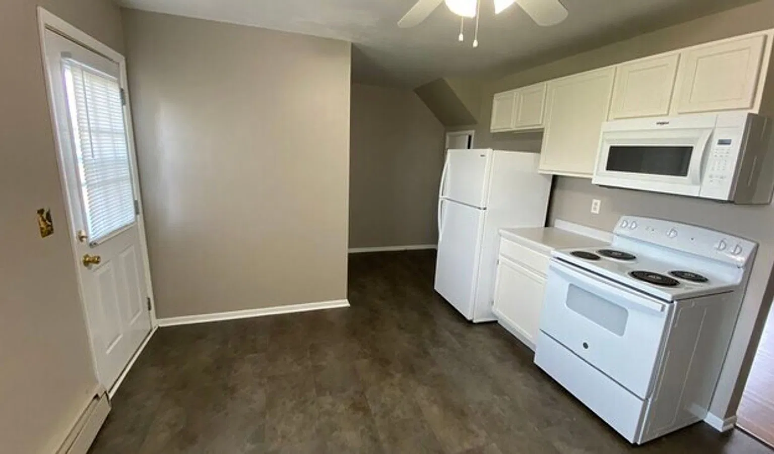 3 bed, 1.5 bath, 1300 sqft, $1,475 — Photo 2