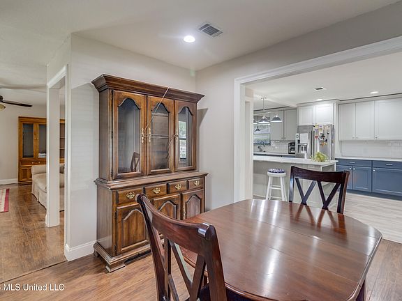 3rd image of 103 Dogwood Dr