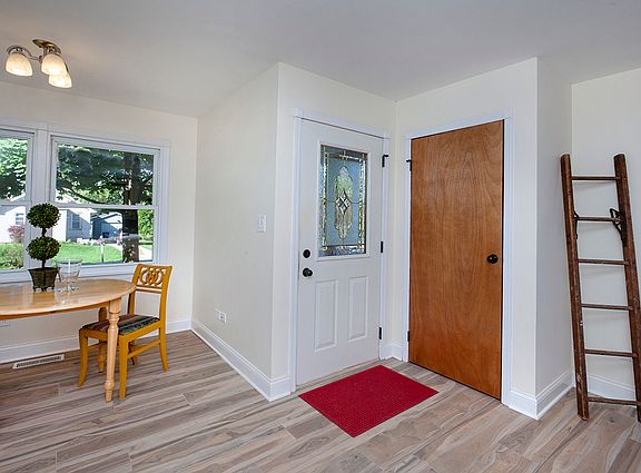 4th image of 39093 N Holdridge Ave