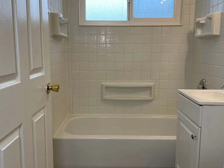 2106 N Daley St — Photo 30