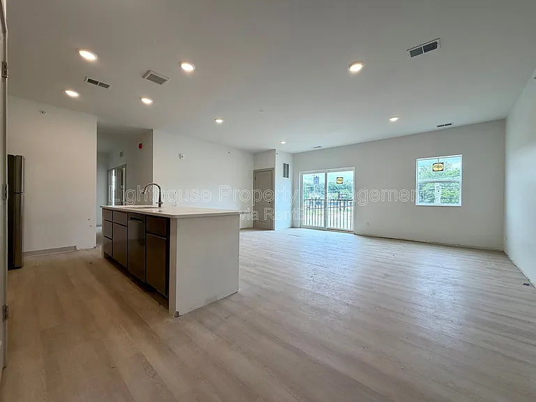Riverbend Flats Apartments — Photo 122