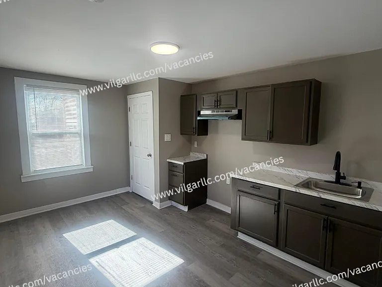 1712 Carolina St — Photo 5
