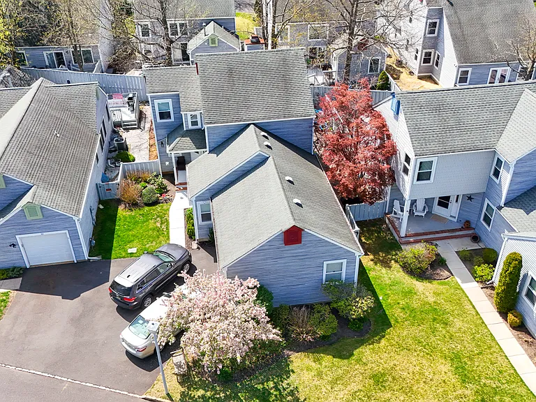 66 Claridge Ct — Photo 4