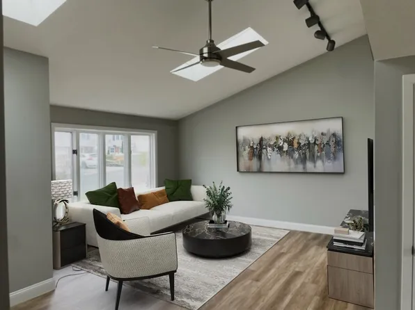 50 New York Ave, Somerset, MA 02726