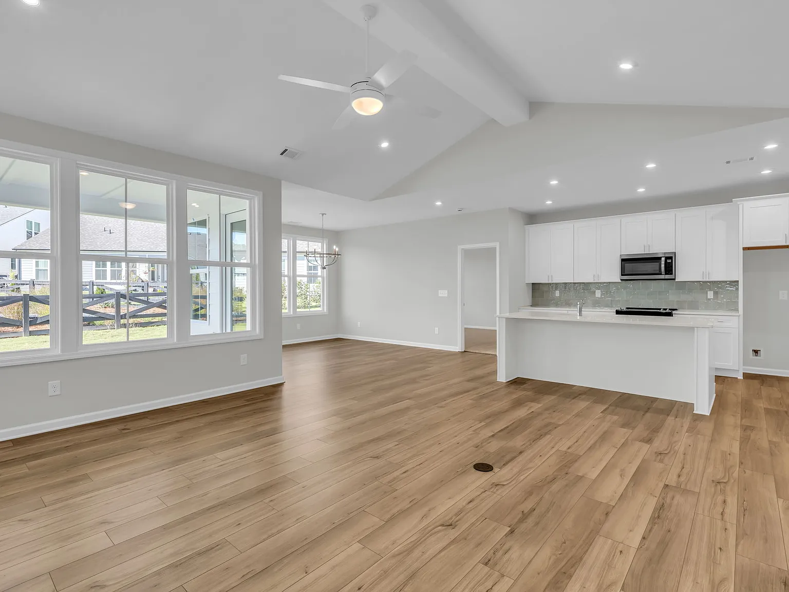 2 bed, 1740 sqft, $2,600 — Photo 4