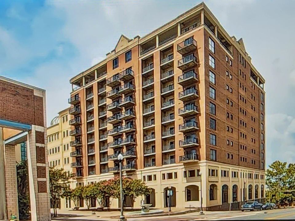 1st image of 215 W College Ave APT 405