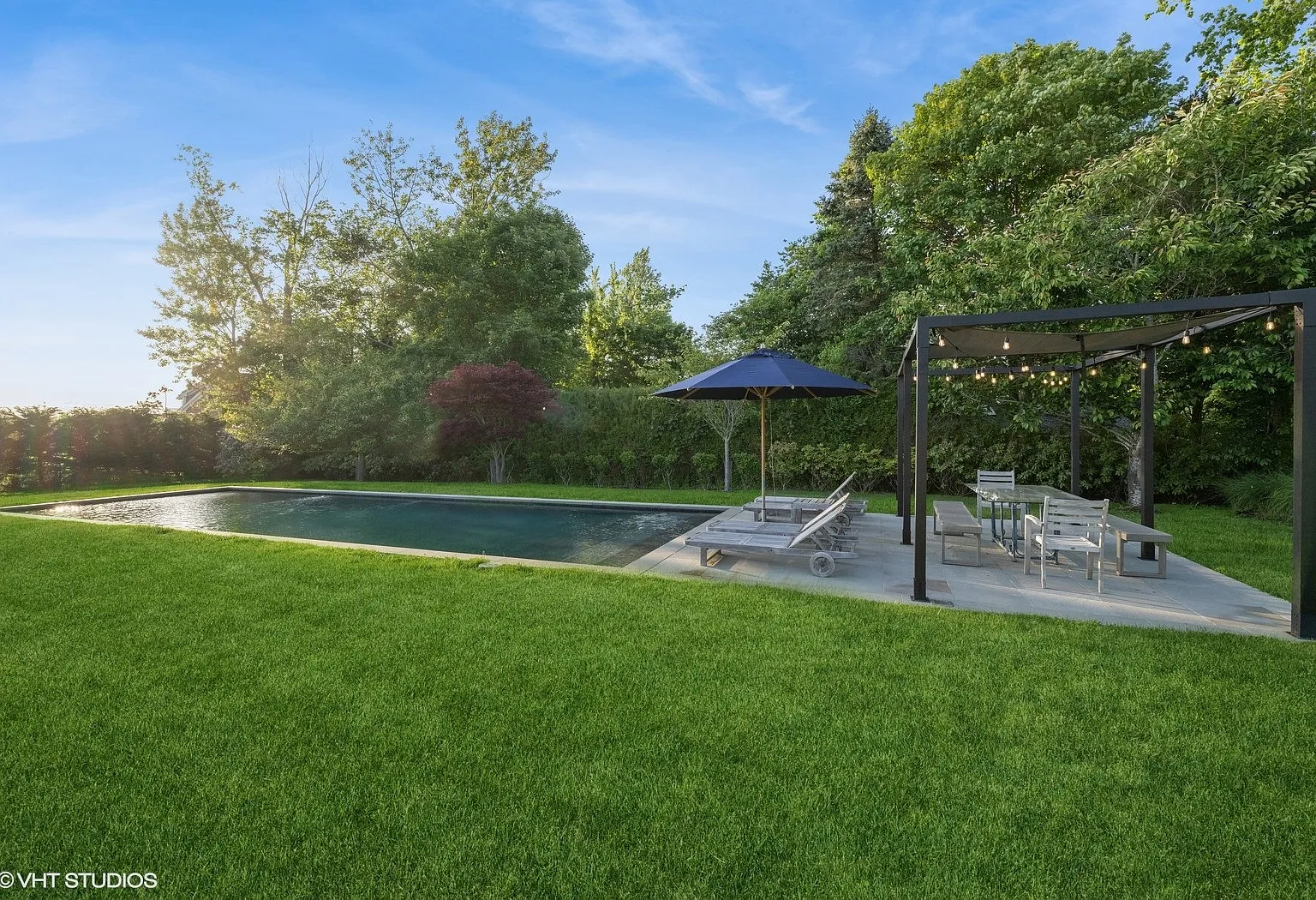 Summer Contemporary Getaway in Water Mill — Photo 2