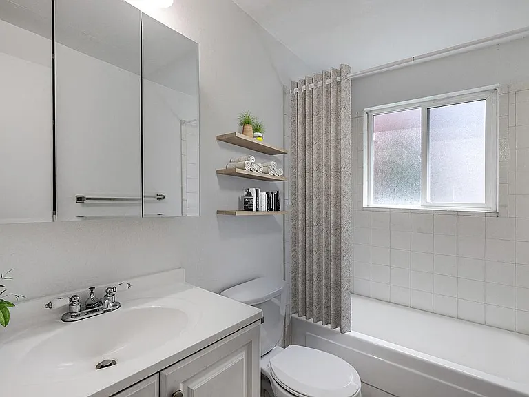 1280 Clayton St. Apartments — Photo 6