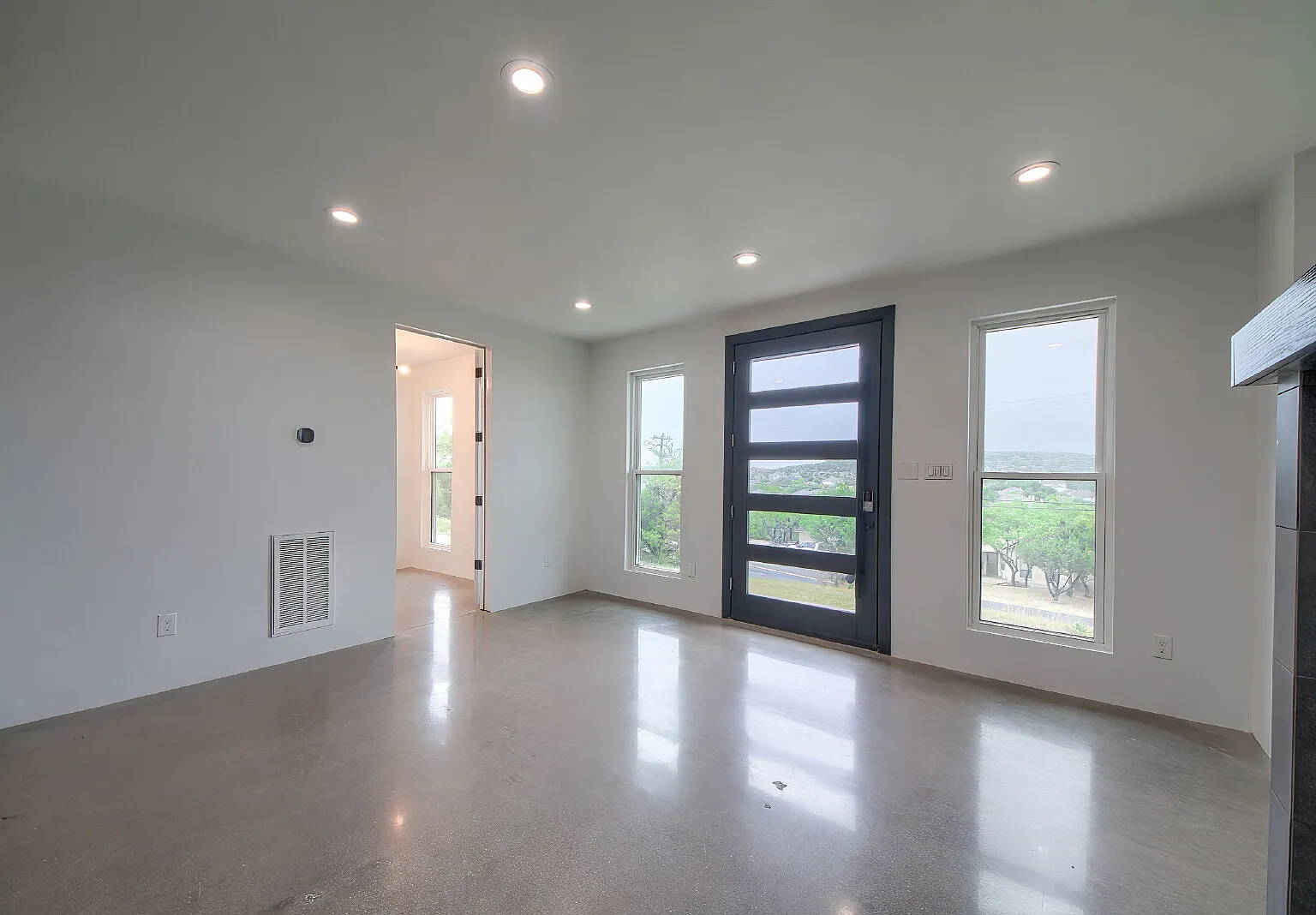 4 bed, 3.5 bath, 3044 sqft, $3,850 — Photo 4