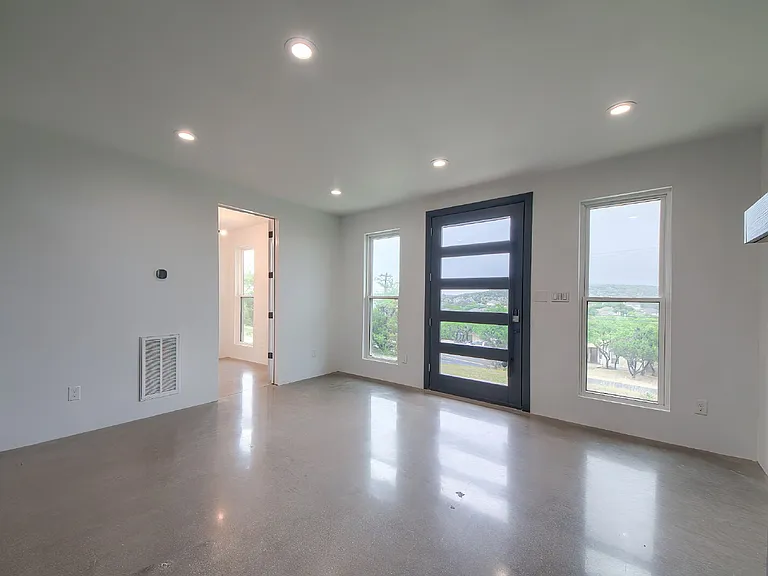 714 Misty Water Ln — Photo 4