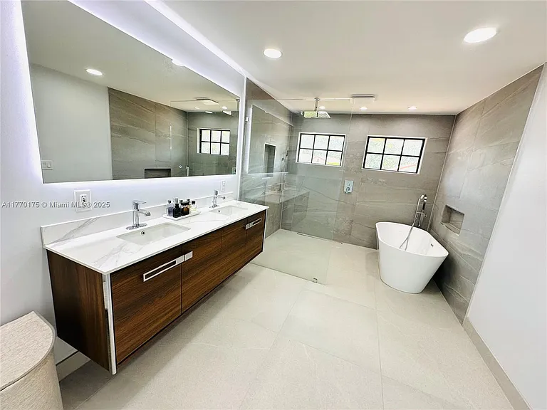 1832 Monte Carlo Way — Photo 21