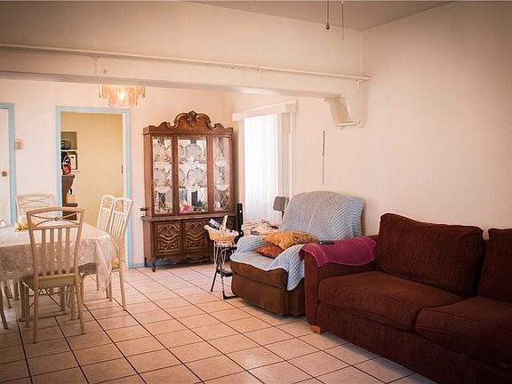 2nd image of 2729 Sacramento Ave