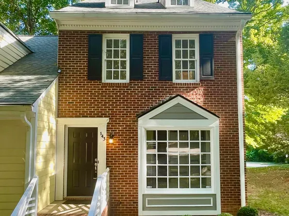 143 Hedgerow Ct, Cary, NC 27513