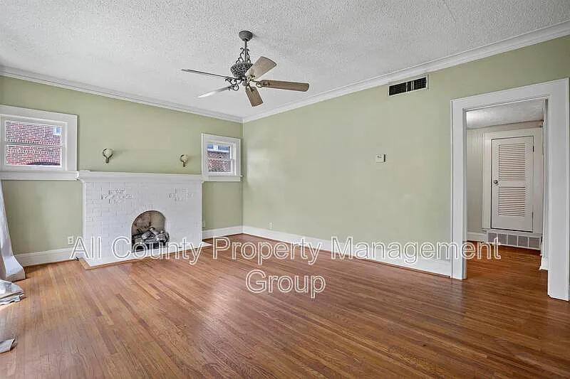 4 bed, 2.5 bath, 1964 sqft, $2,695 — Photo 4