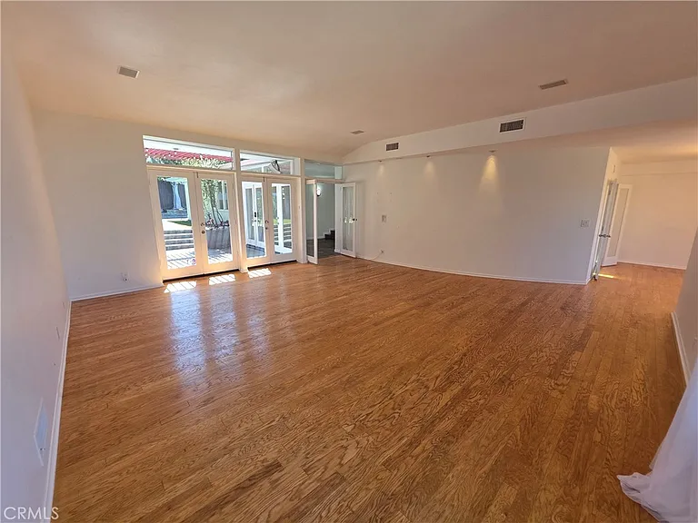 310 S Thurston Ave — Photo 4