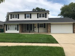 1331 Berkenshire Ln, Elk Grove Village, IL 60007