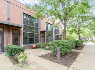 927 N Howe St, Chicago, IL 60610