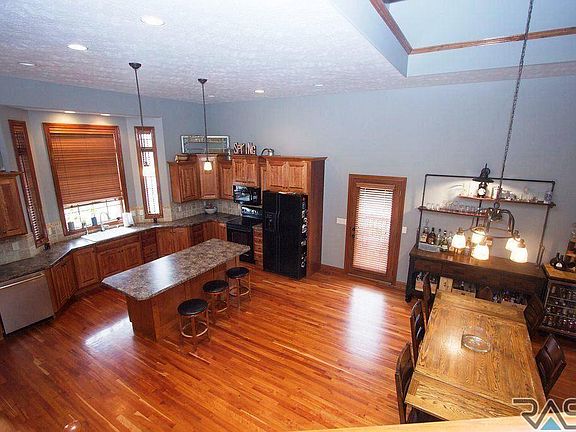 5th image of 6800 S Braxton Cir