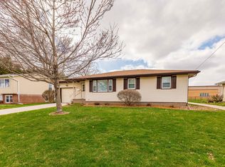 1716 Devitt Ave, Muscatine, IA 52761