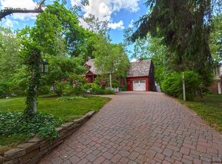 2221 Almeria Rd, Niskayuna, NY 12309