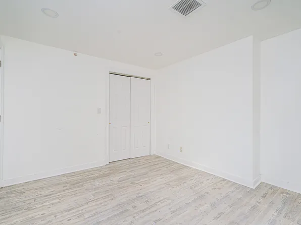 3165 Emmons Avenue image 25 of 33