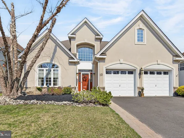 19 Monte Carlo Dr, Hamilton, NJ 08691