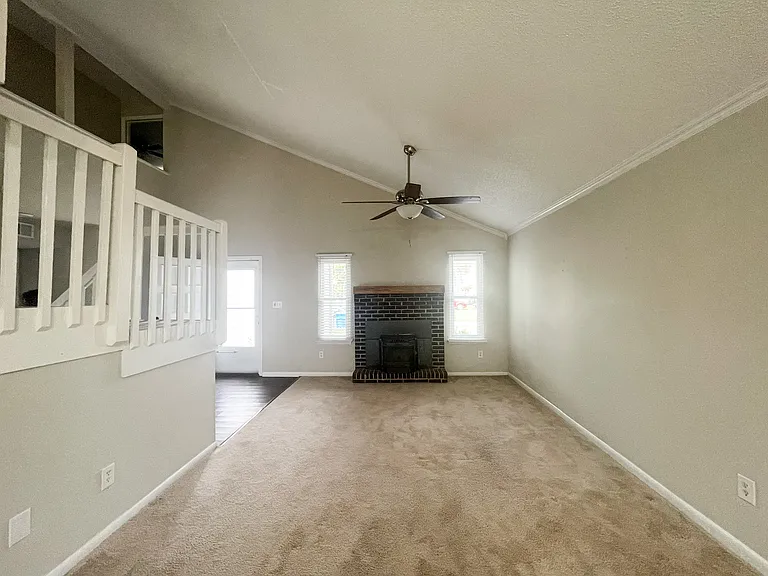 916 Appleby Ct — Photo 8