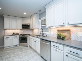 3691 S 103rd St, Greenfield, WI 53228