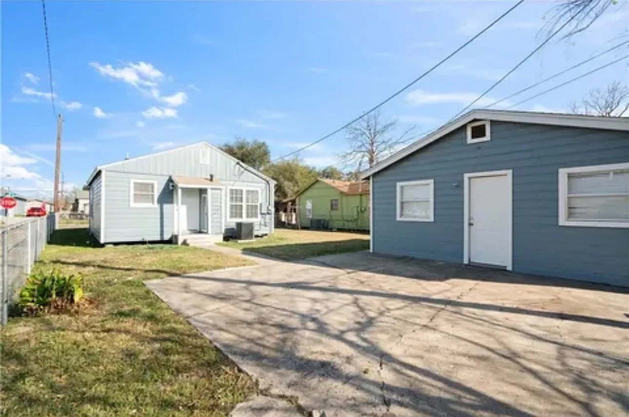 2 bed, 624 sqft, $1,300 — Photo 3