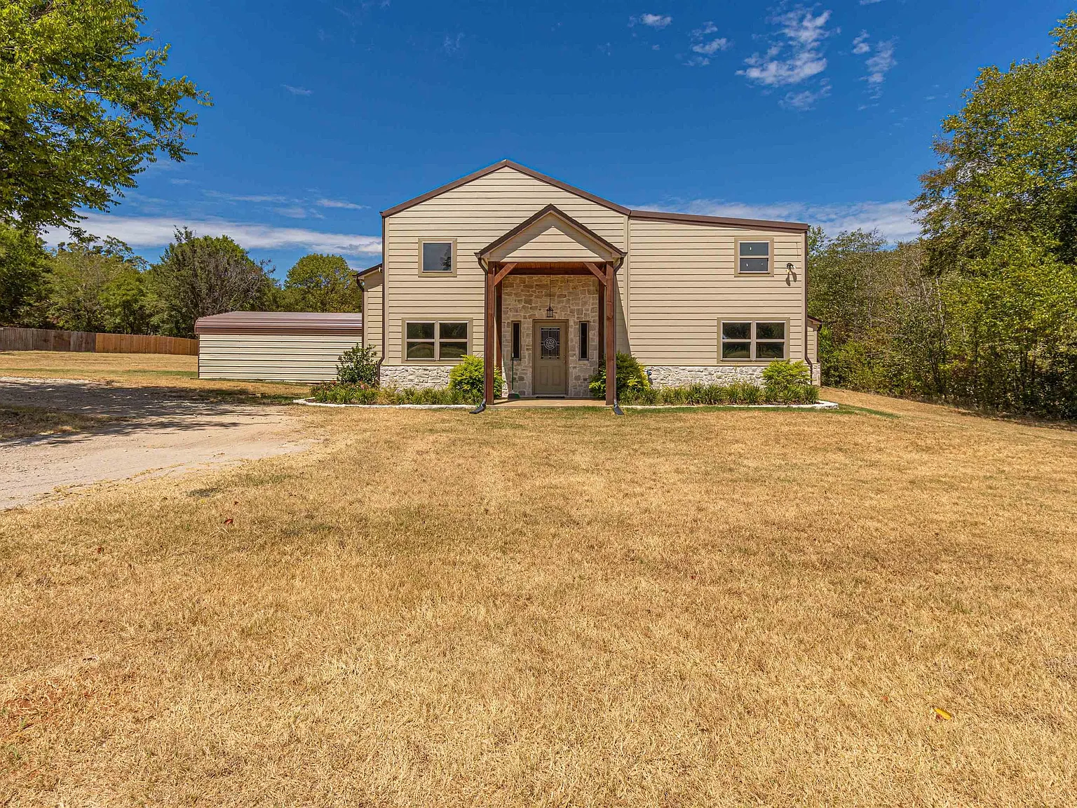 3 bed, 2.5 bath, 2921 sqft, $3,000 — Photo 3