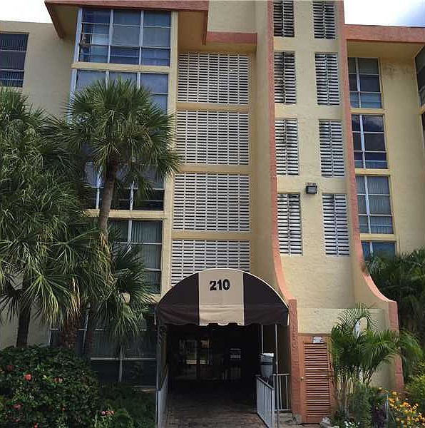 1st image of 210 172nd St APT 424